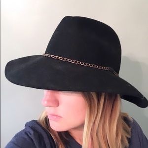 Black wide brim felt hat w/ brass chain detail